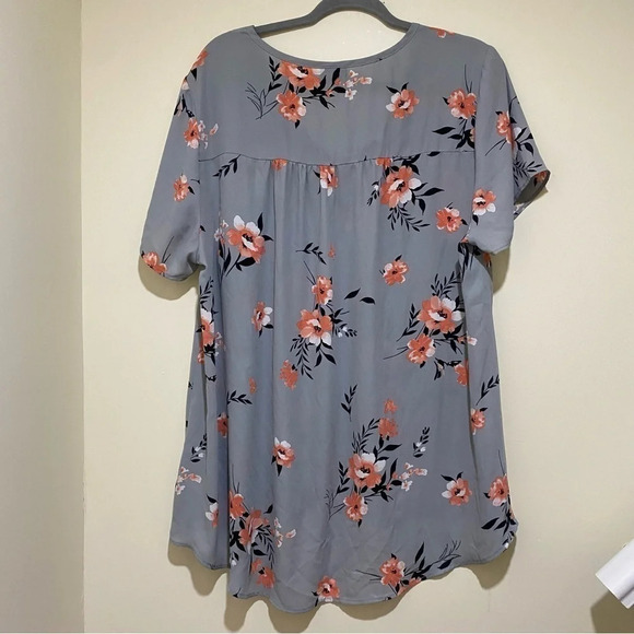 Womens Torrid Grey Casual Eyelet Short Sleeve Floral V-Neck Blouse Shirt size 1X - Picture 13 of 16